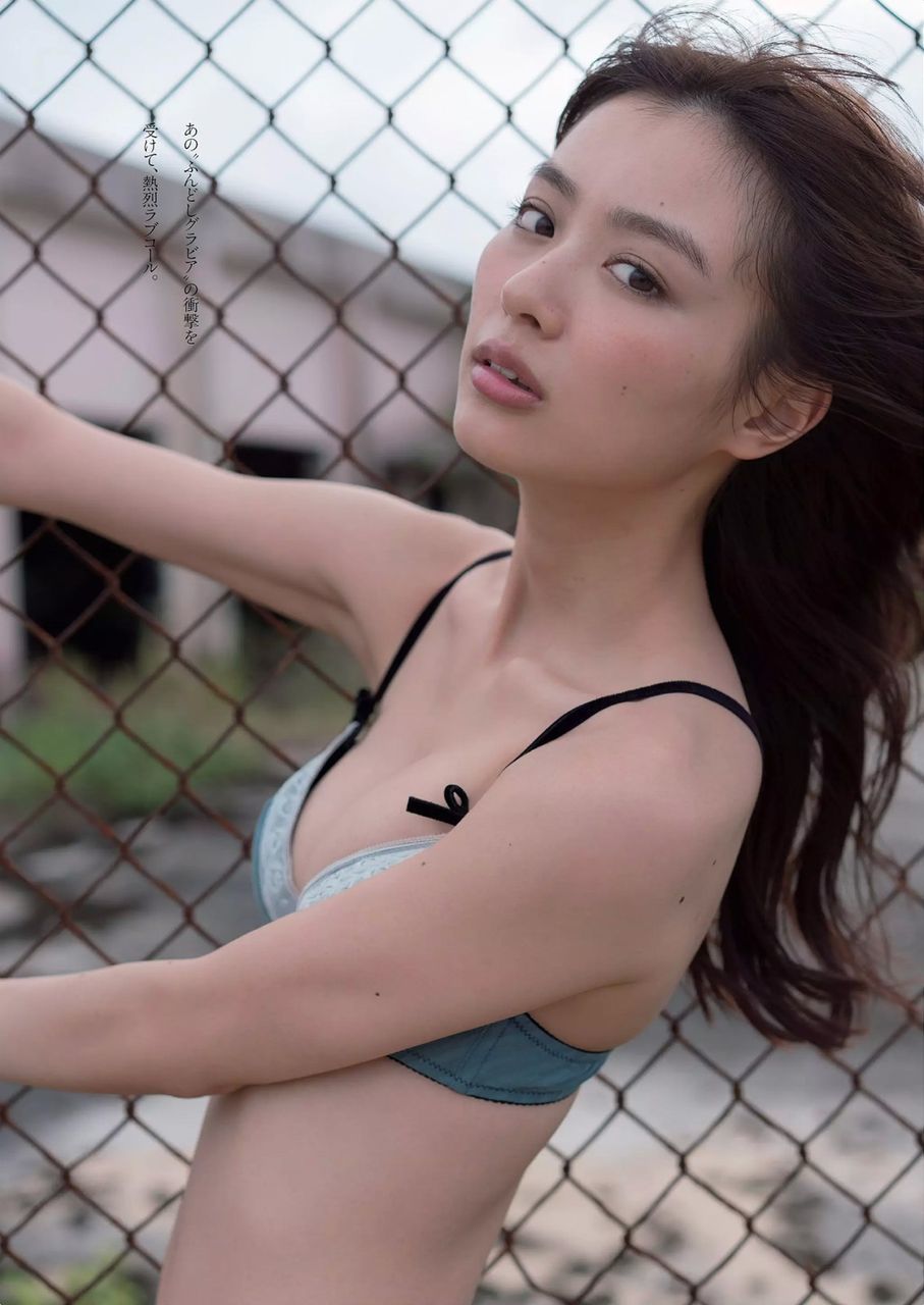 スレンダー美尻女優 内田理央 グラビア水着下着画像 28枚目