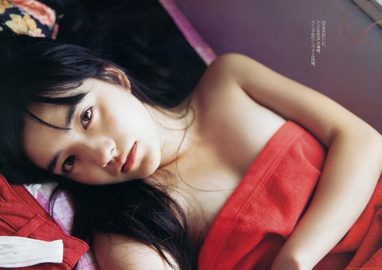 小島 藤子 グラビア水着画像朝ドラ『ひよっこ』有村架純の先輩寮長・幸子作業服を脱いだ 大胆SEXY 20枚目