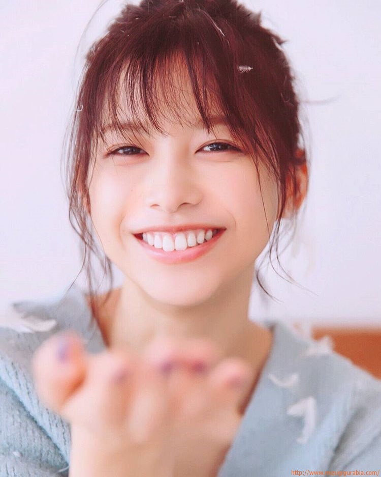 欅坂46 渡邉理佐 グラビア水着画像 6枚目