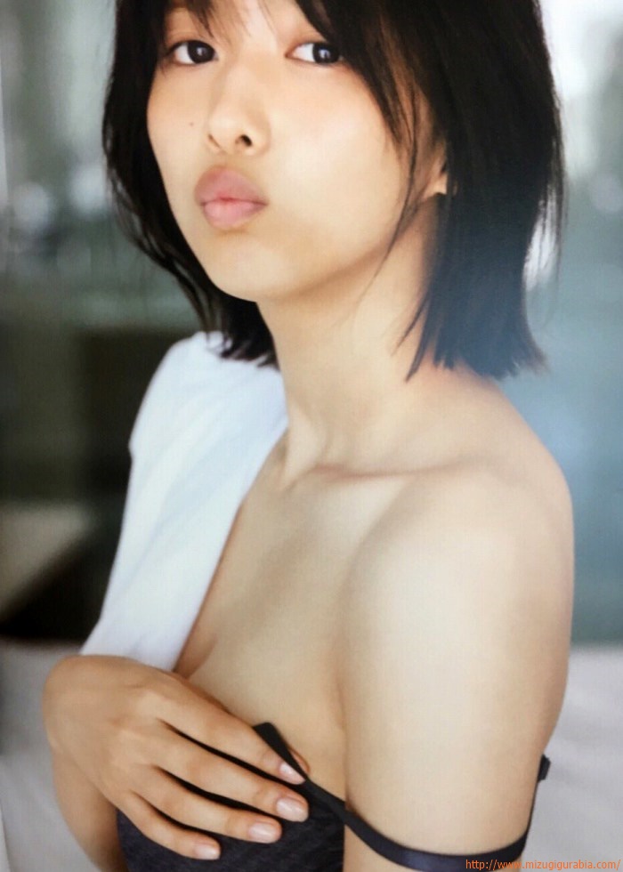 欅坂46 渡邉理佐 グラビア水着画像 23枚目