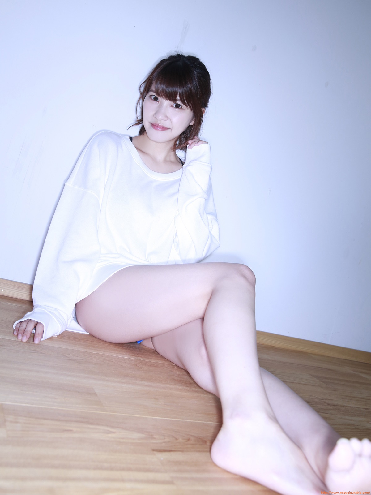 岸明日香グラビア水着画像驚愕の存在感を誇るGカップバストを感じろ 18枚目