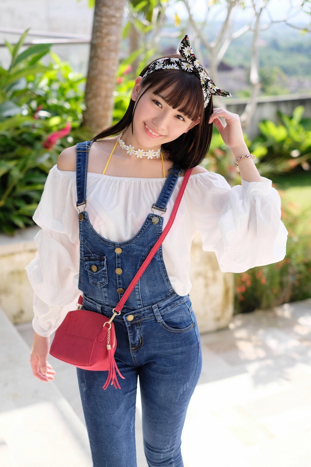浅川梨奈 水着画像グラビアでも演技でも活躍 2枚目