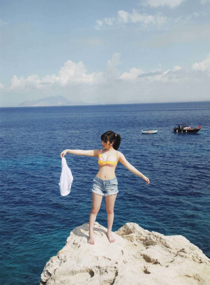与田祐希 グラビア水着画像③ 8枚目