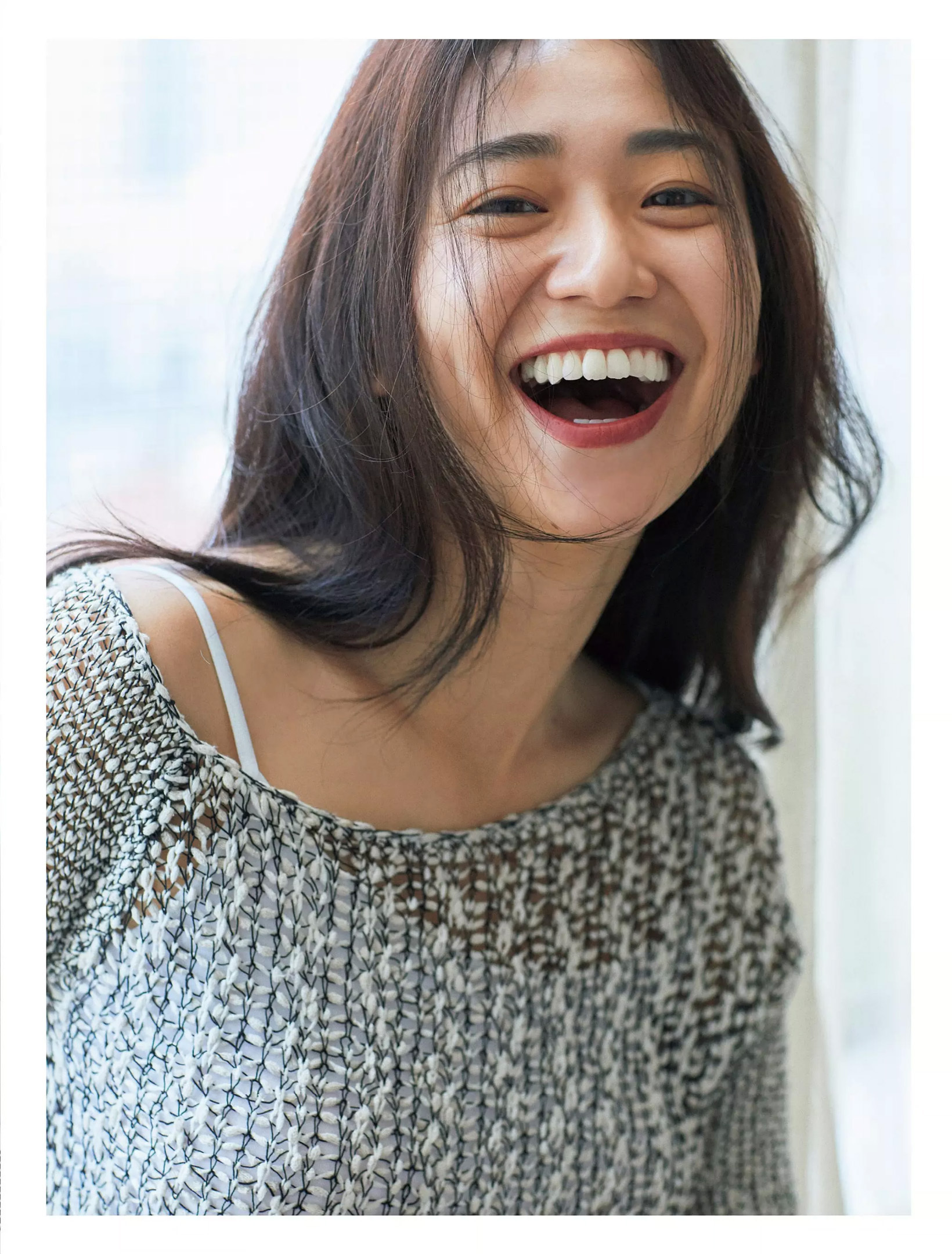 30歳を迎え、艶やかさを増した女優、圧巻の撮り下ろし 大島優子 2枚目