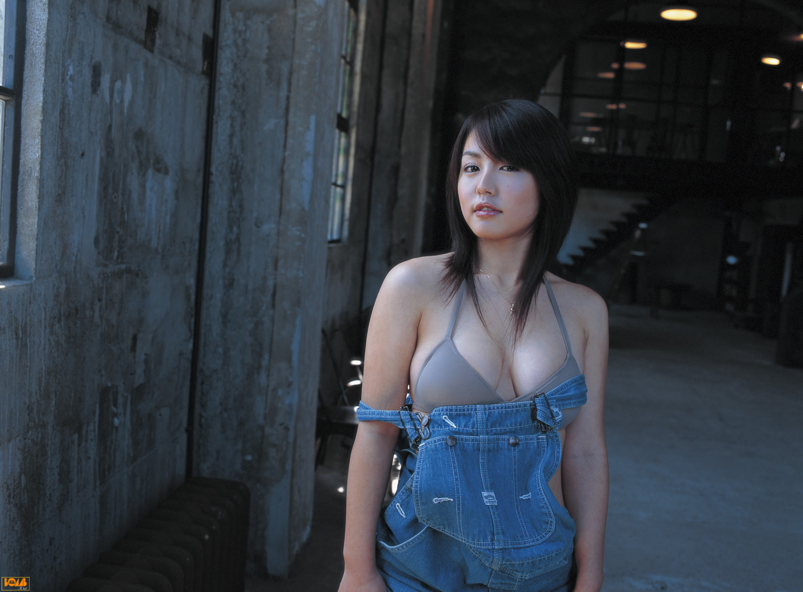 磯山さやかグラビア水着画像 職業プロ、グラビアアイドル。 2枚目