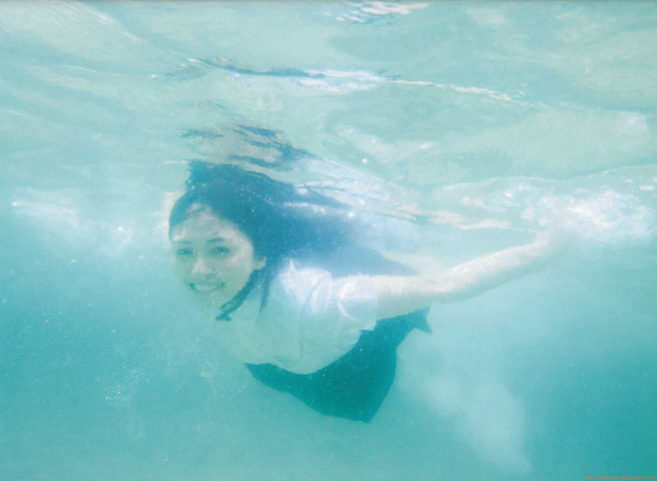長濱ねる 長崎から来た天使鮮烈水着ショット18歳の夏 10枚目