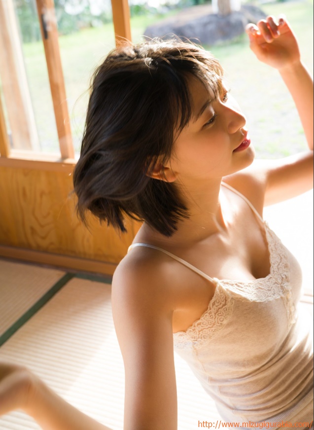 山田南実グラビア水着画像可愛すぎる18歳 制コレ18美少女が大胆ビキニ姿を披露 12枚目