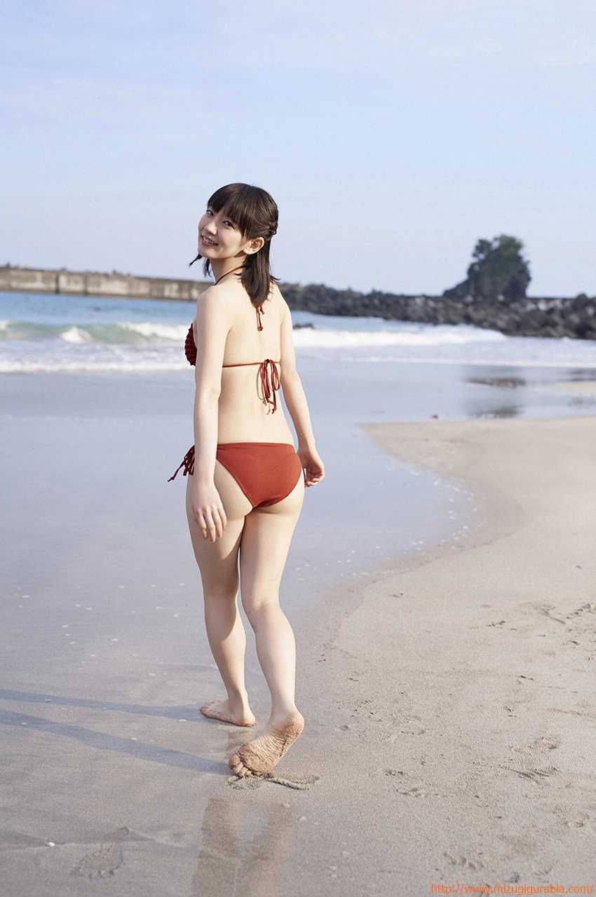 吉岡里帆 グラビア水着画像 女優になりたい。なるんだ 決意のビキニ 2015年ブレイク女優 1枚目