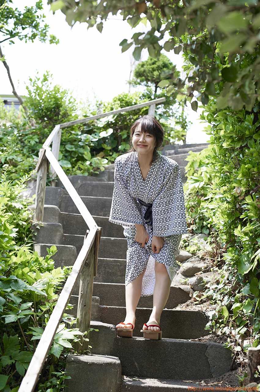 吉岡里帆 グラビア水着画像 女優になりたい。なるんだ 決意のビキニ 2015年ブレイク女優 11枚目