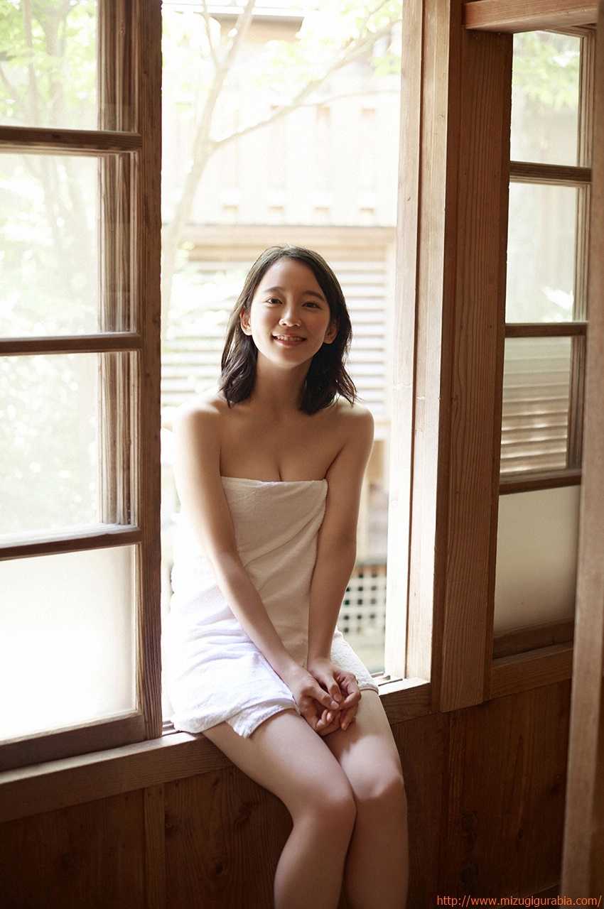 吉岡里帆 グラビア水着画像 女優になりたい。なるんだ 決意のビキニ 2015年ブレイク女優 13枚目