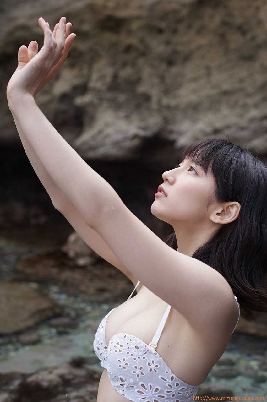 吉岡里帆 グラビア水着画像 女優になりたい。なるんだ 決意のビキニ 2015年ブレイク女優 22枚目