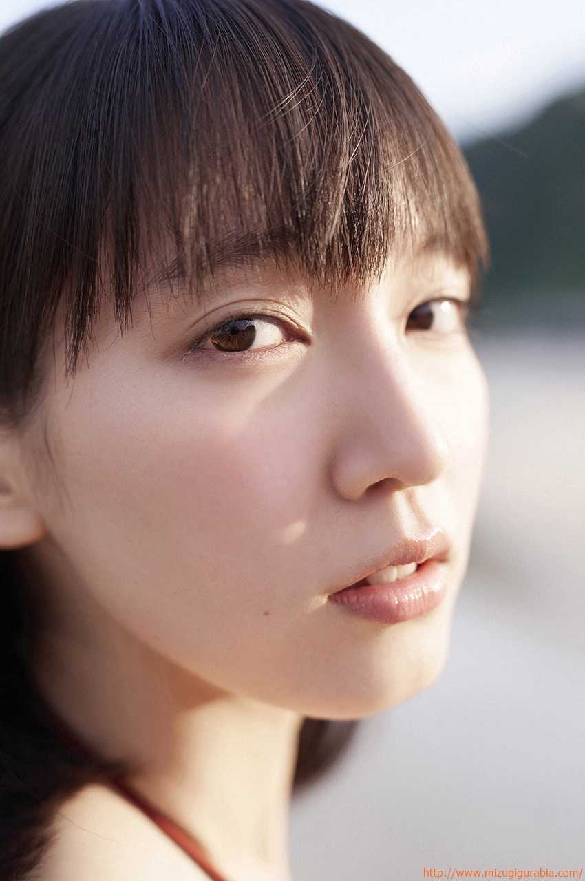 吉岡里帆 グラビア水着画像 女優になりたい。なるんだ 決意のビキニ 2015年ブレイク女優 28枚目