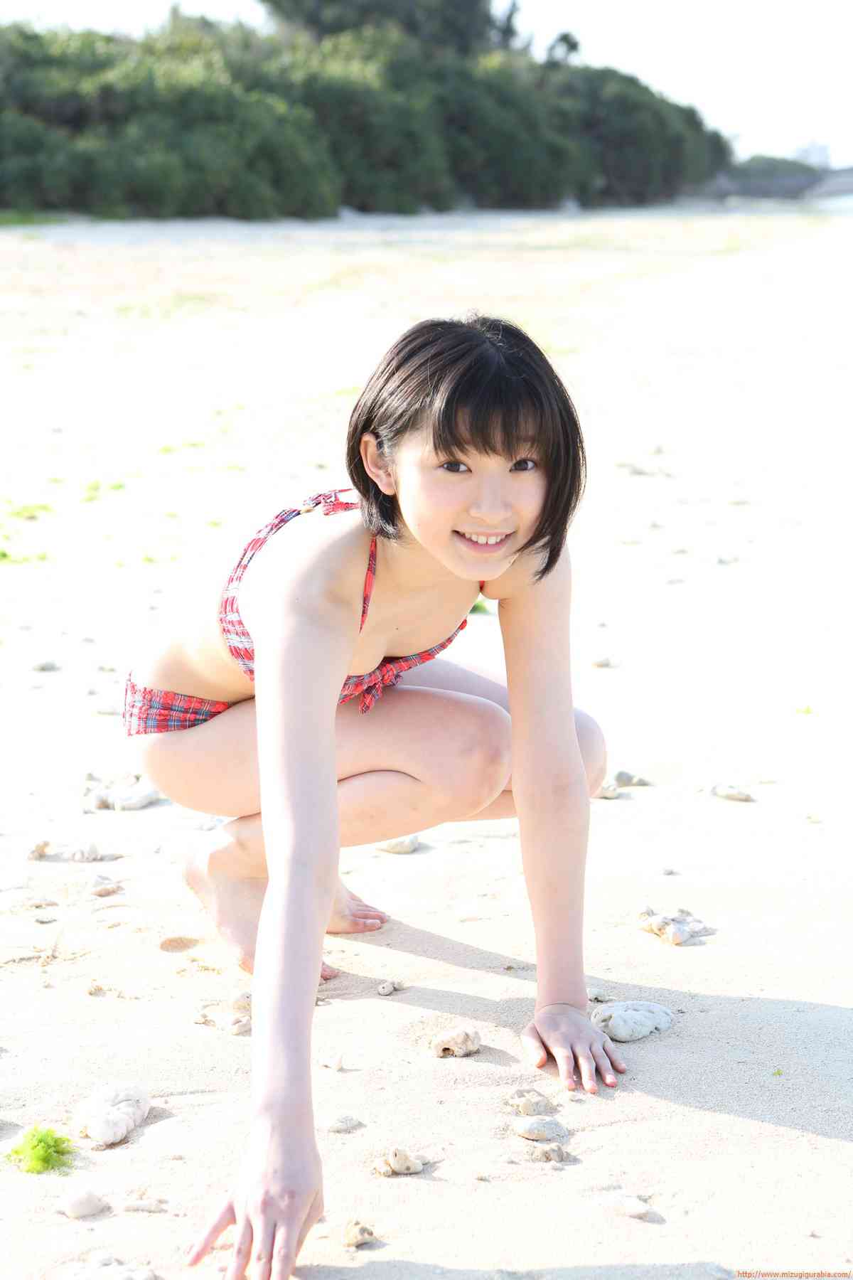 宮本佳林グラビア水着画像15歳のカリン 人気急上昇中の〝Juice=Juice″。 16枚目