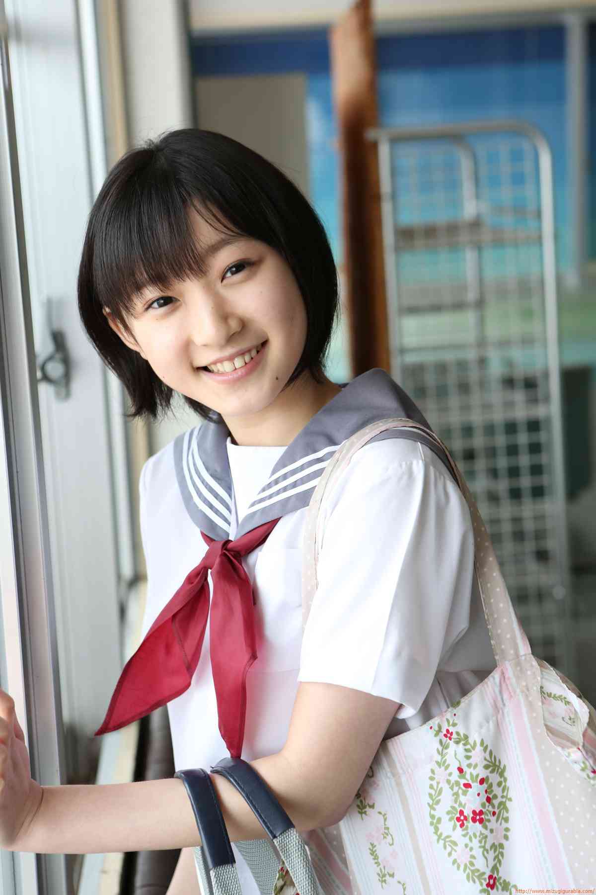 宮本佳林 グラビア水着画像 清楚 スクール水着 夏 青春 12枚目
