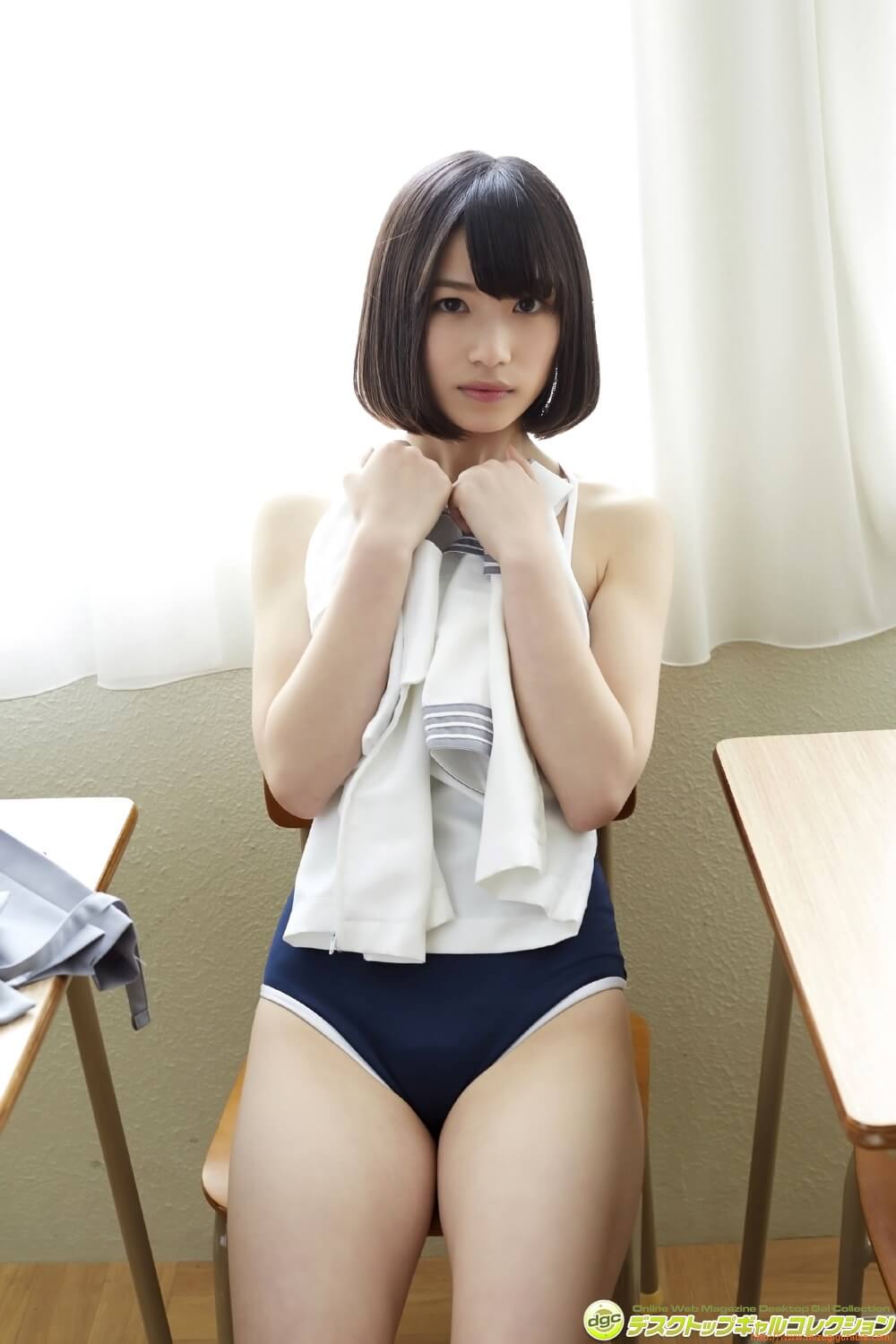 村上りいな スクール水着制服少女 学校 教室 8枚目
