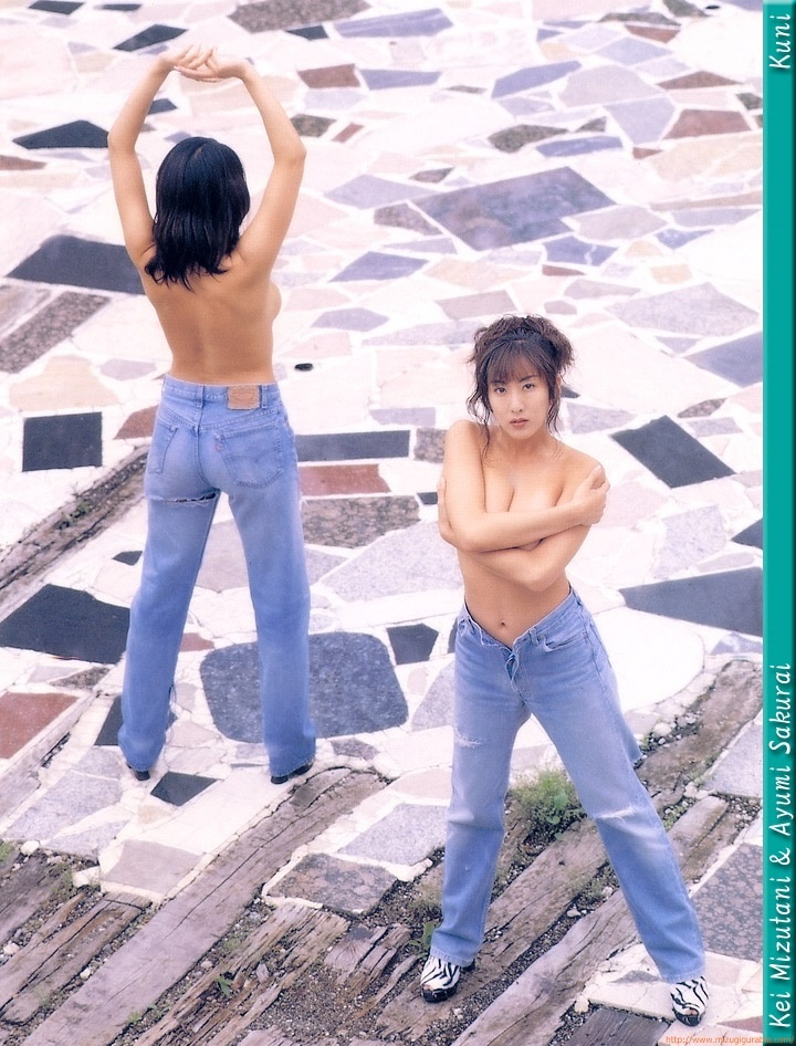 水谷ケイ&桜井あゆみ グラビア水着画像 合計バスト180cm!!最強セクシーユニット『MASK』1997年 2枚目