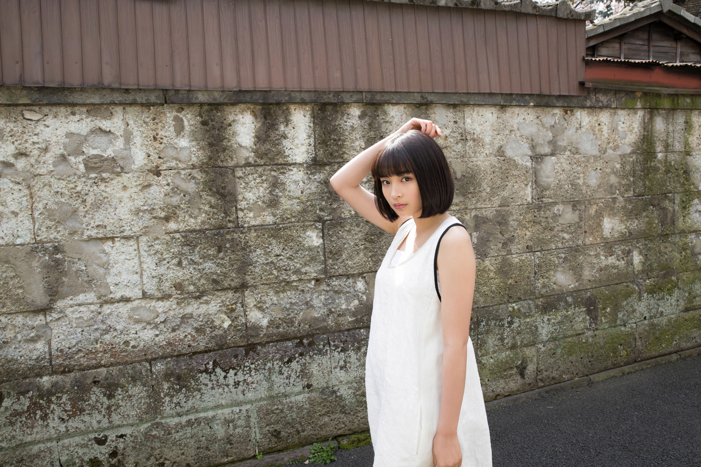 広瀬すず 高画質グラビア画像制服 2015年 2枚目