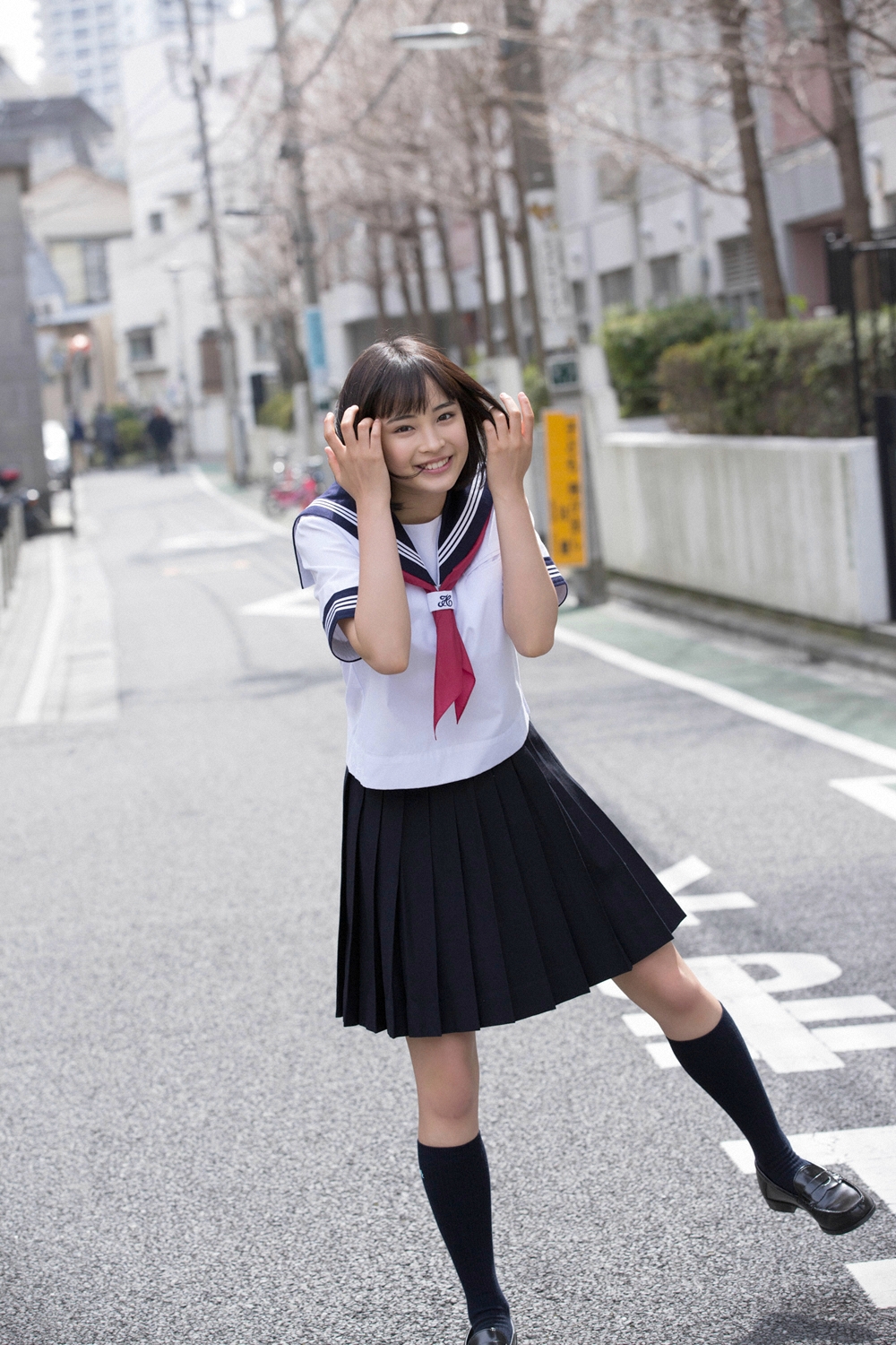 広瀬すず 高画質グラビア画像制服 2015年 9枚目