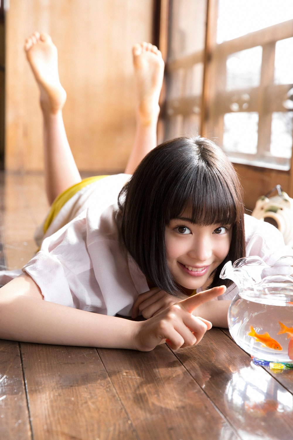 広瀬すず 高画質グラビア画像制服 2015年 13枚目