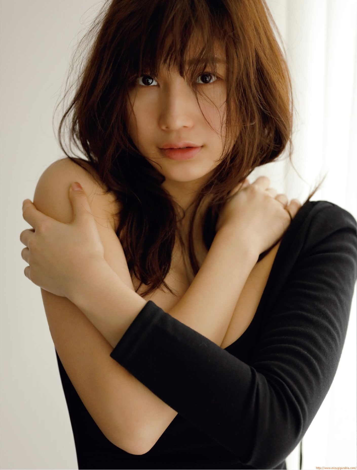 小倉優香 グラビア水着画像 ゴールデングラマラス 2019年 3枚目