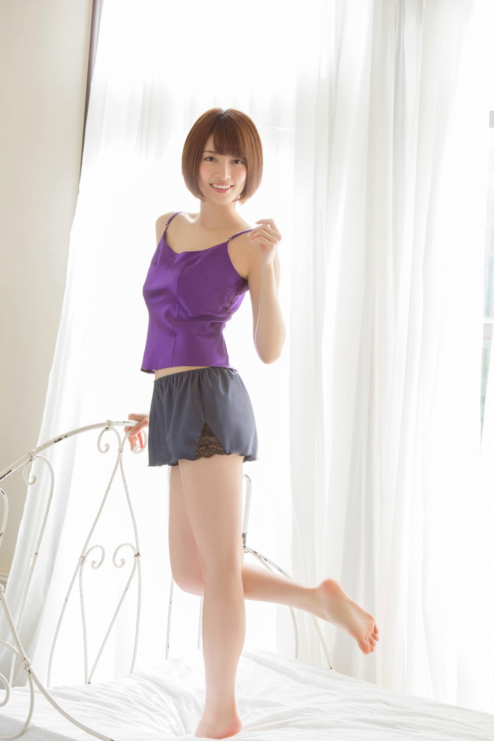 橋本奈々未 グラビア水着画像 制服を着替えて...グループきっての美女「衣装は私服」という異例の写真集から未掲載カット 9枚目