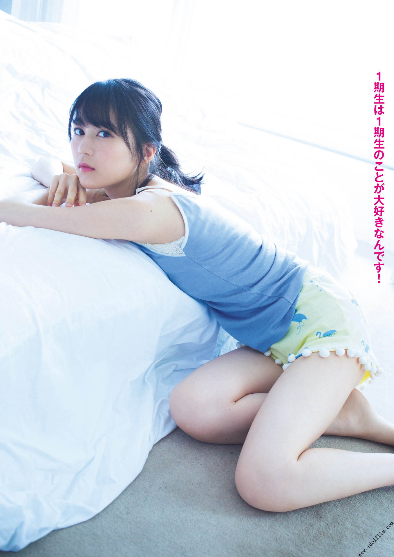 大園桃子 与田祐希 生田絵梨花 18thシングル Wセンターの 期待の3期生2人が生田先輩と 初めてのグラビア共演! 2017年 6枚目