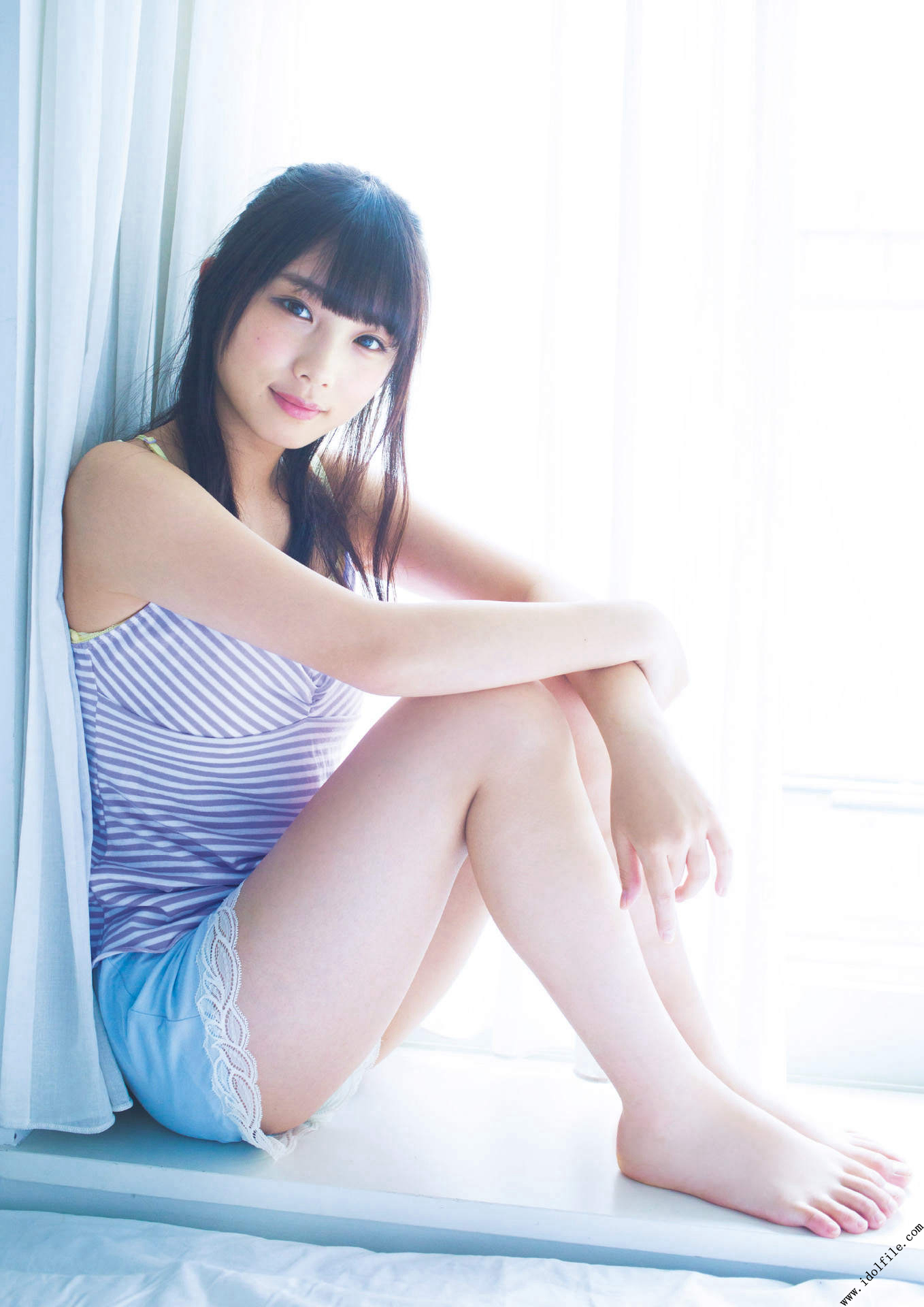 大園桃子 与田祐希 生田絵梨花 18thシングル Wセンターの 期待の3期生2人が生田先輩と 初めてのグラビア共演! 2017年 11枚目