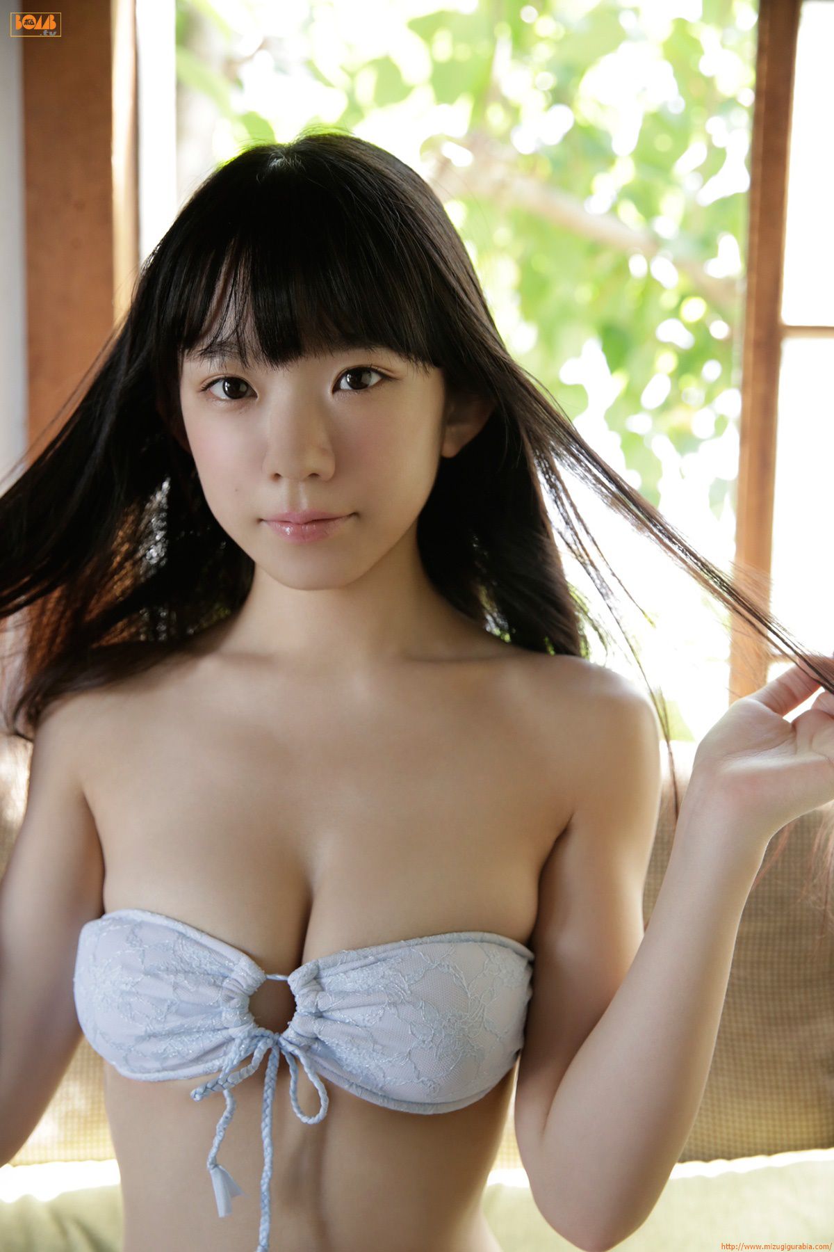Fカップ童顔美少女降臨 長澤茉里奈 尊さ満点の水着グラビア2018 2017 18枚目