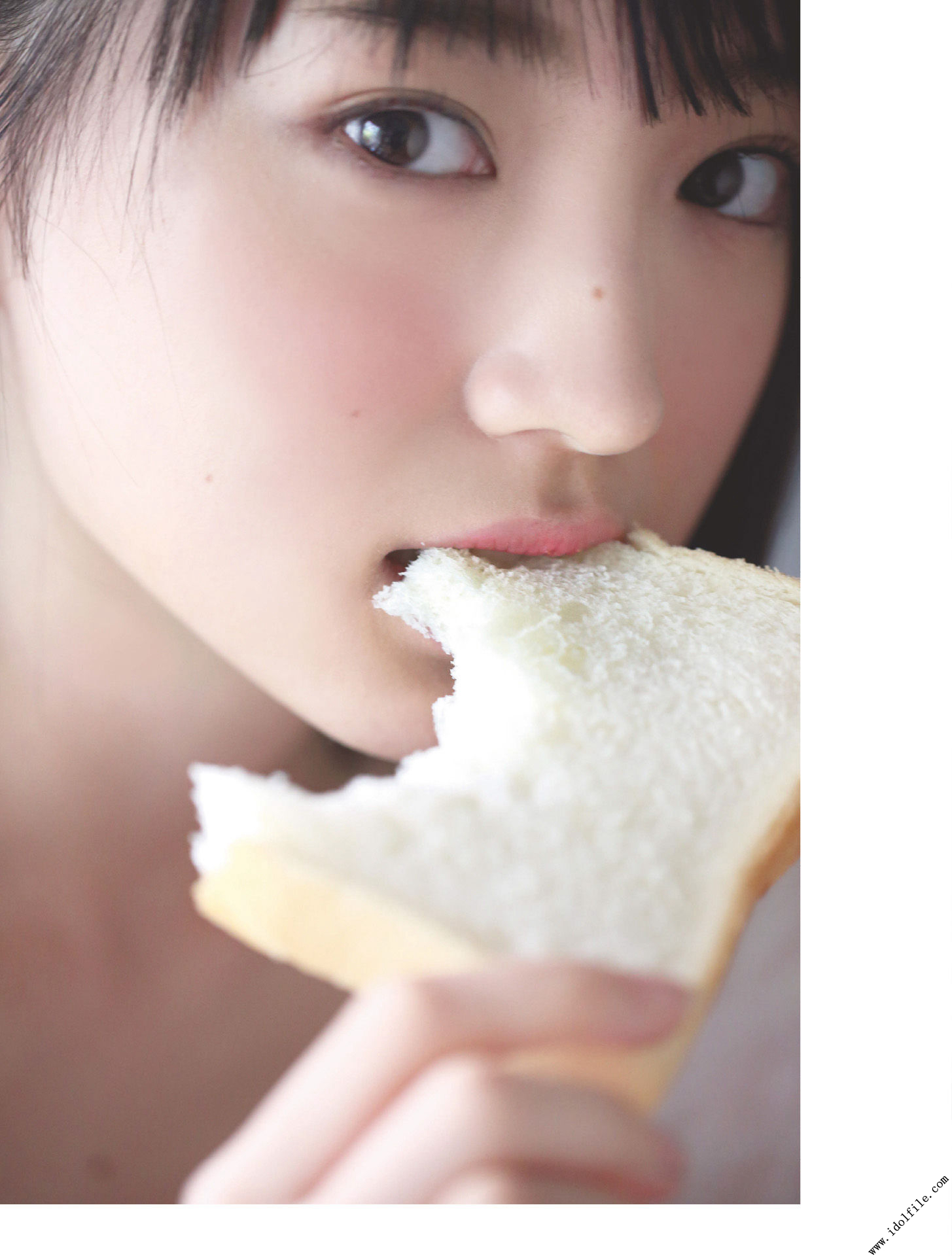 NMB48 太田夢莉,グラビア水着画像少女がオトナ 次世代エースの呼び声が高い「ゆーり」 確かさと儚さの間に揺れる、17歳の今2017 3枚目