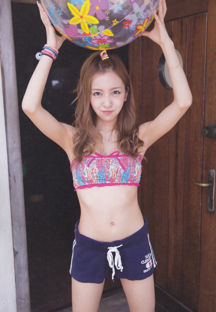 泣いてるも 笑っても ラスト水着!!卒業 板野友美 2013 20枚目