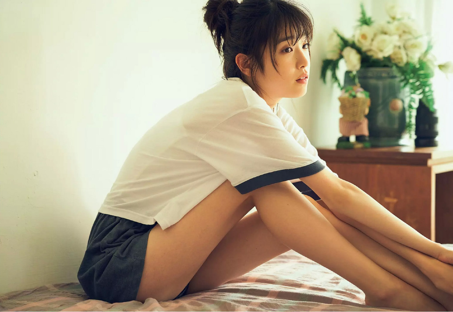 髙橋ひかる グラビア画像② 13枚目