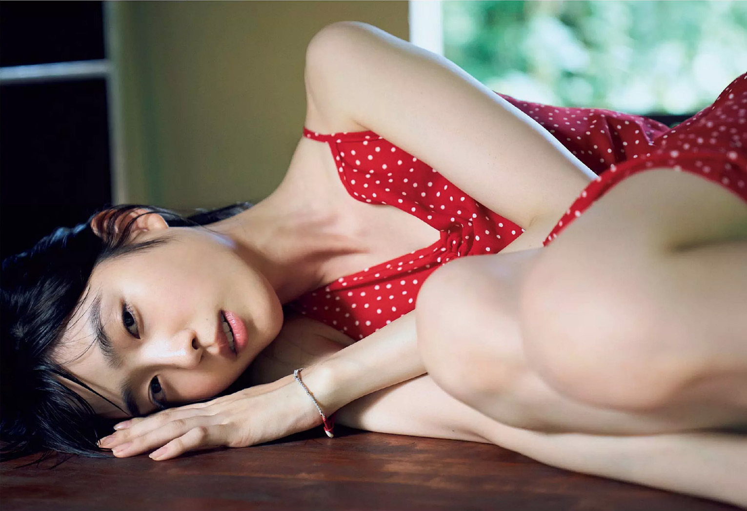髙橋ひかる グラビア画像② 14枚目