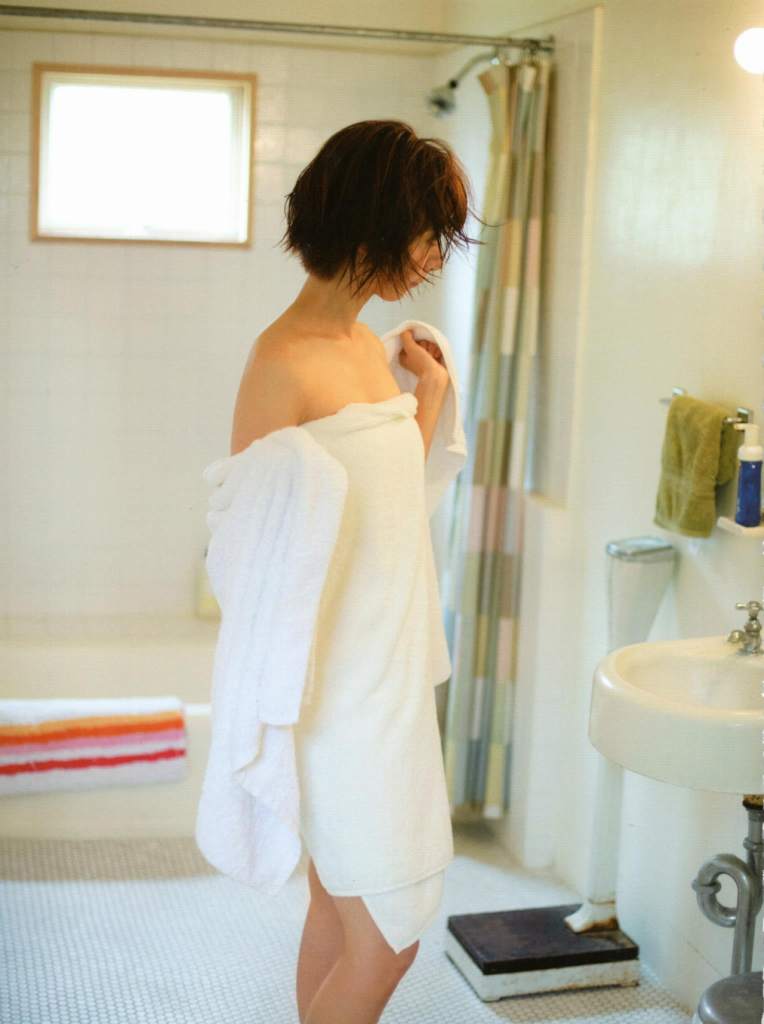 橋本奈々未 グラビア水着画像① 14枚目