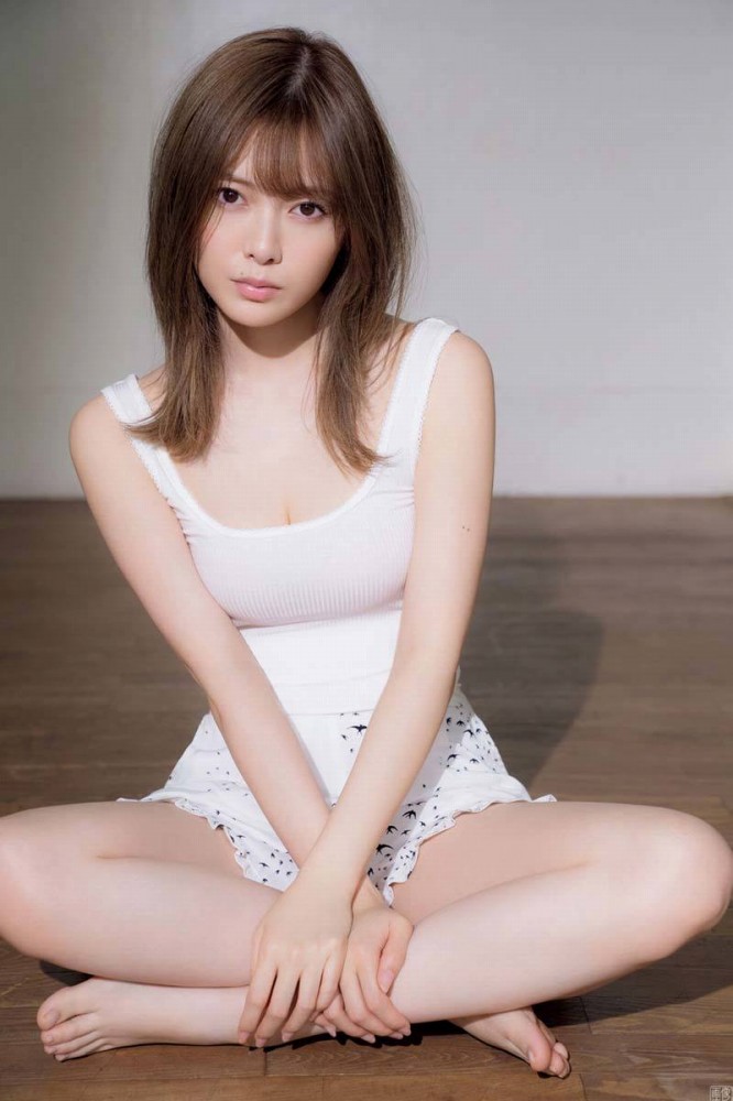 白石麻衣 グラビア水着画像③ 4枚目