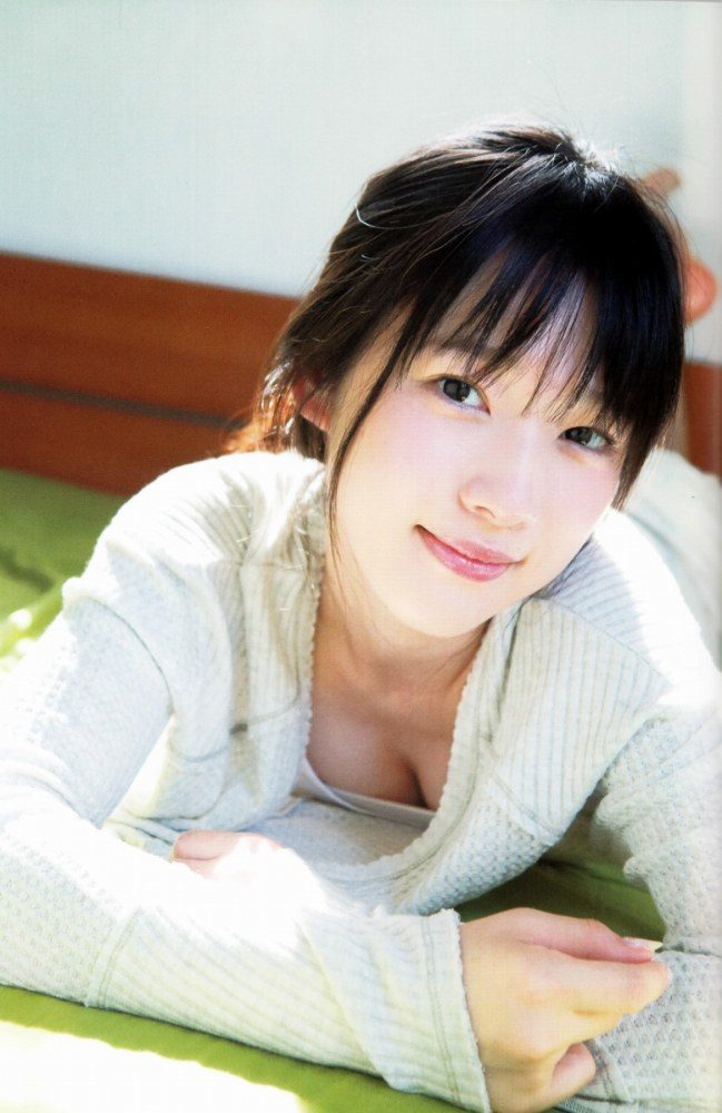 内田真礼 グラビア水着画像② 5枚目