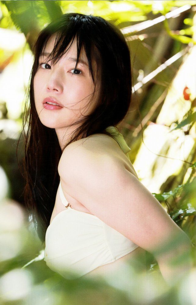 内田真礼 グラビア水着画像② 7枚目