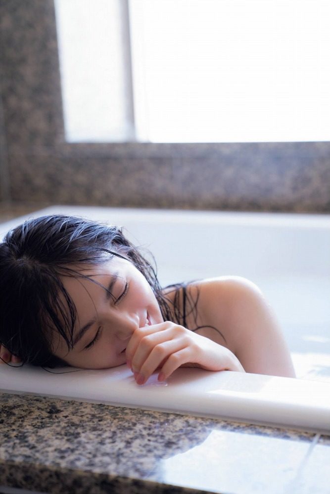 齋藤飛鳥(乃木坂46)グラビア水着画像② 6枚目