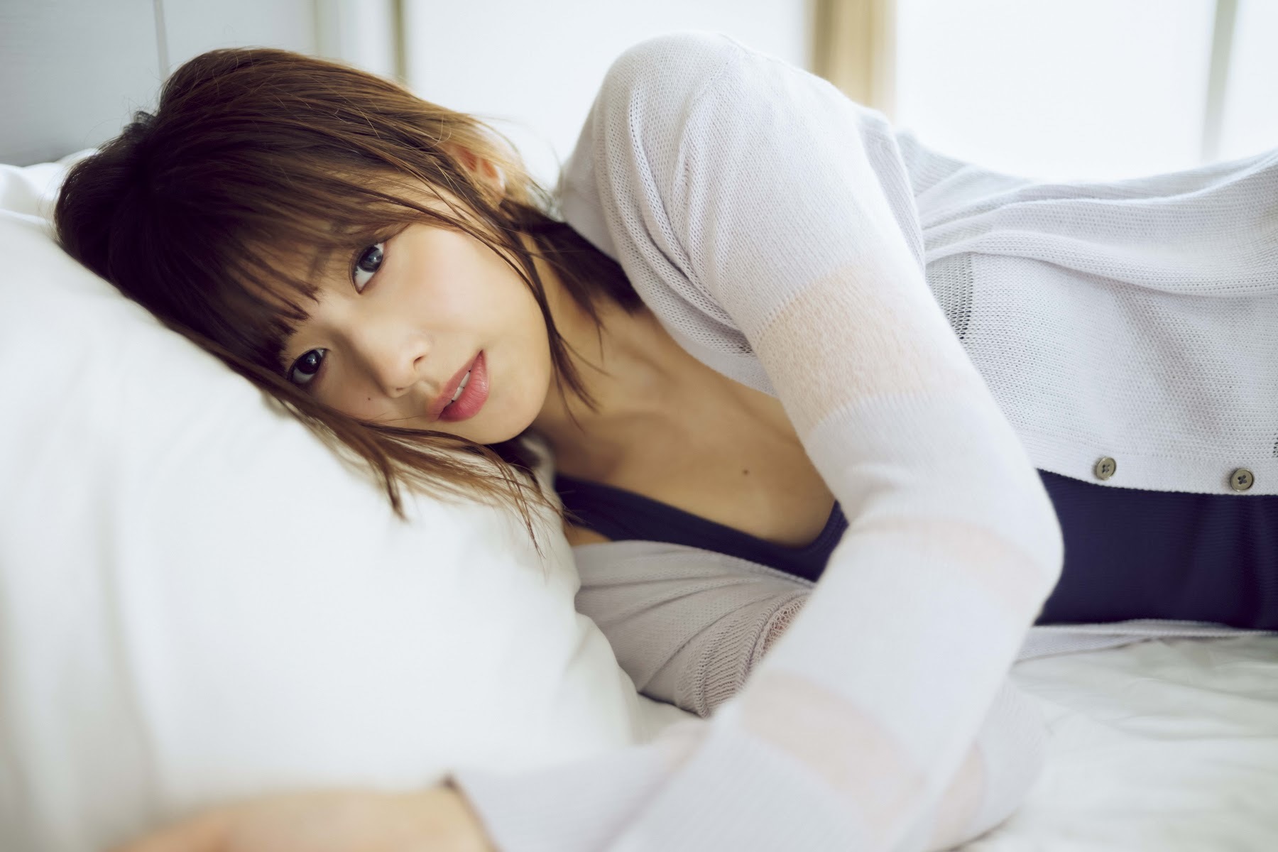 渡邉理佐 最新グラビア水着画像① 8枚目