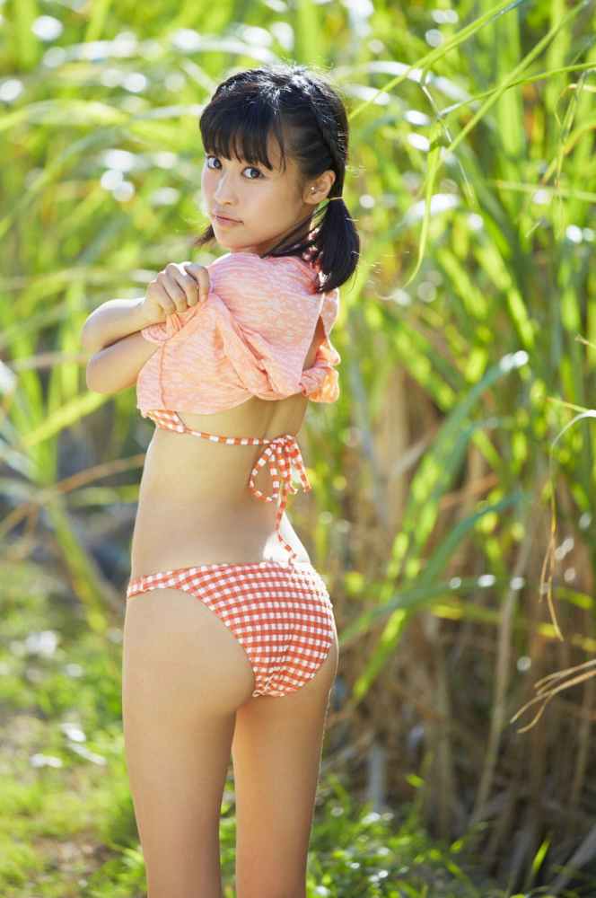 小島瑠璃子 グラビア水着画像③ 18枚目