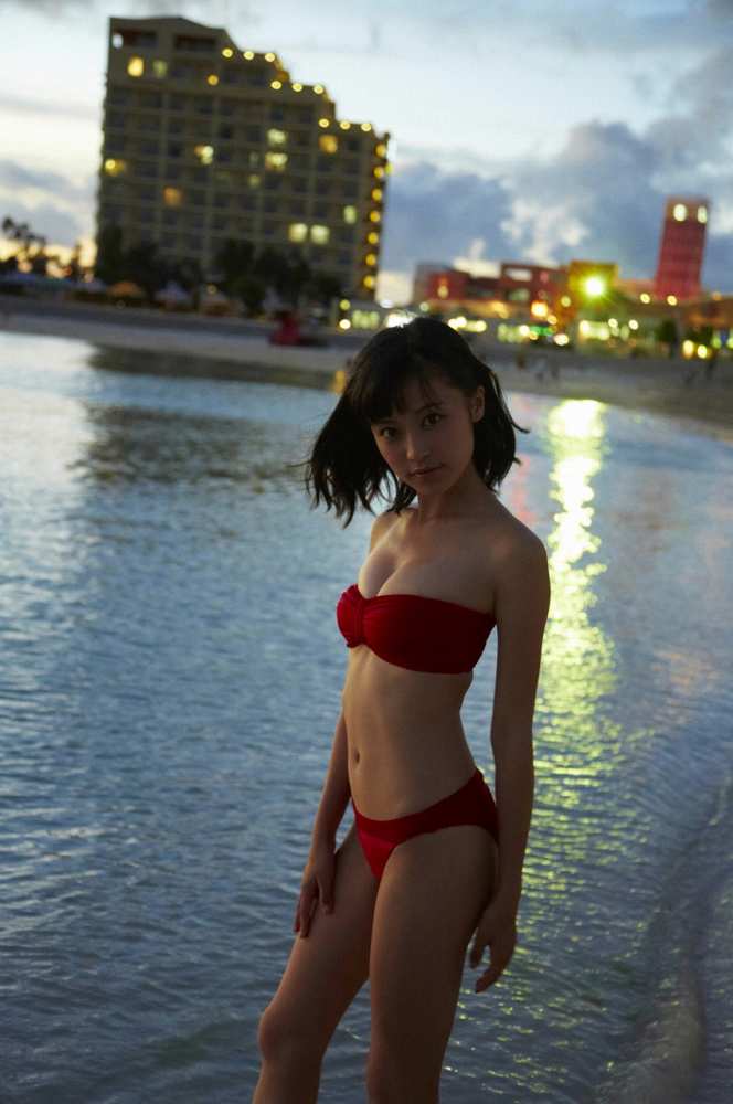 小島瑠璃子 グラビア水着画像③ 22枚目