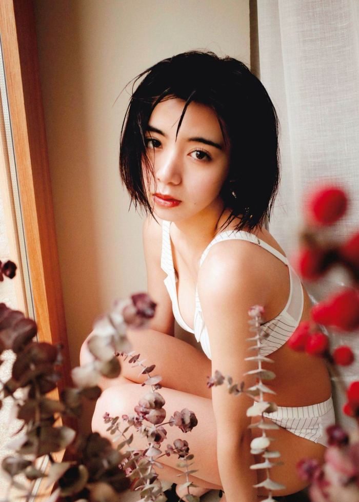 池田エライザ グラビア水着画像③ 5枚目