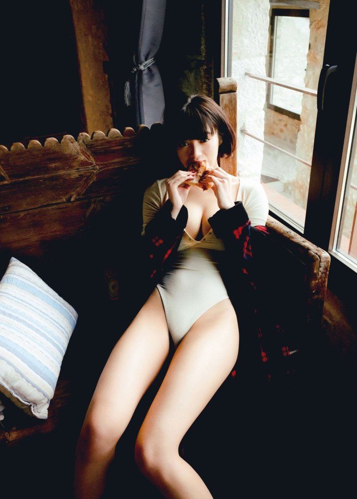 池田エライザ グラビア水着画像③ 10枚目