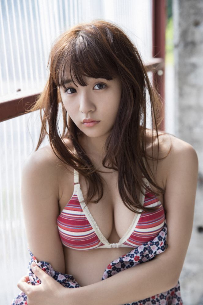 浅川梨奈 グラビア水着画像④ 15枚目