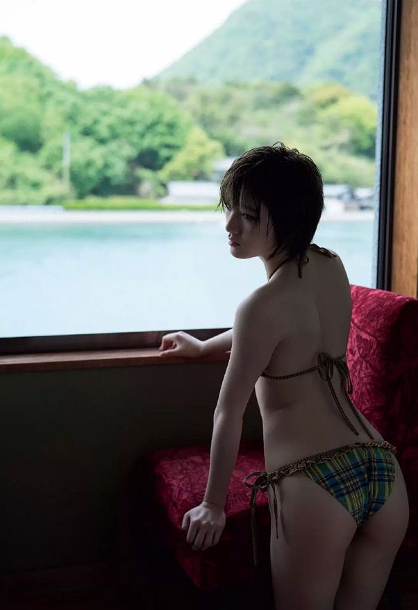 髙野真央 最新グラビア水着画像④ 12枚目