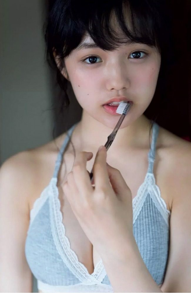 溝端葵 最新グラビア水着画像④ 18枚目