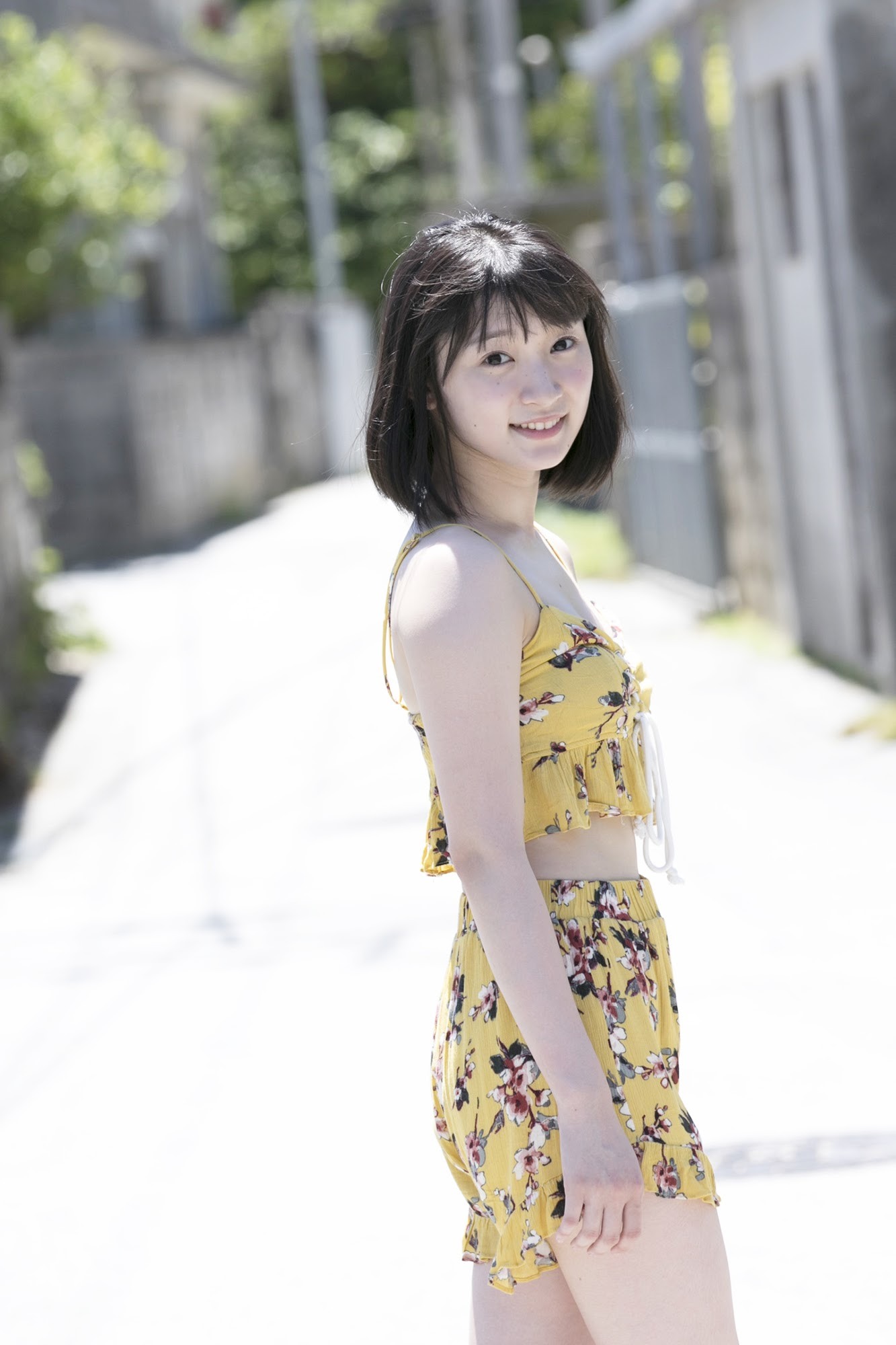 宮本佳林(Juice=Juice)グラビア水着画像③ 5枚目