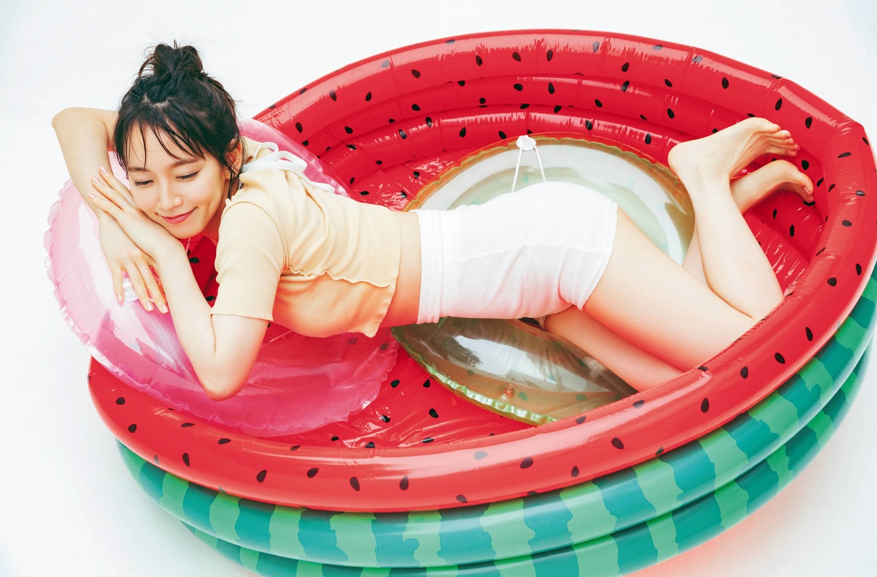 吉岡里帆 グラビア水着画像② 12枚目