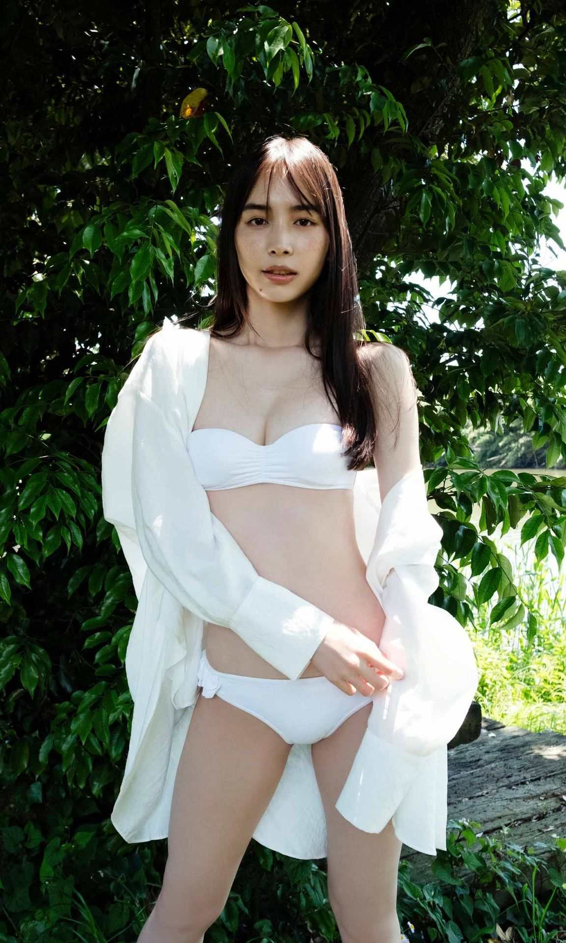 本郷柚巴 最新グラビア水着画像⑯ 4枚目