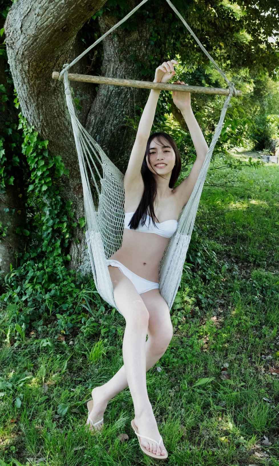 本郷柚巴 最新グラビア水着画像⑯ 7枚目
