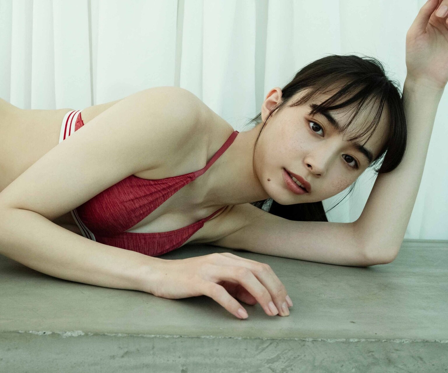 本郷柚巴 最新グラビア水着画像⑯ 14枚目